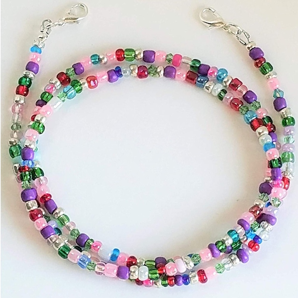 🌿Charity🌿 Hand-strung glass bead MASK holder - Picture 3 of 8